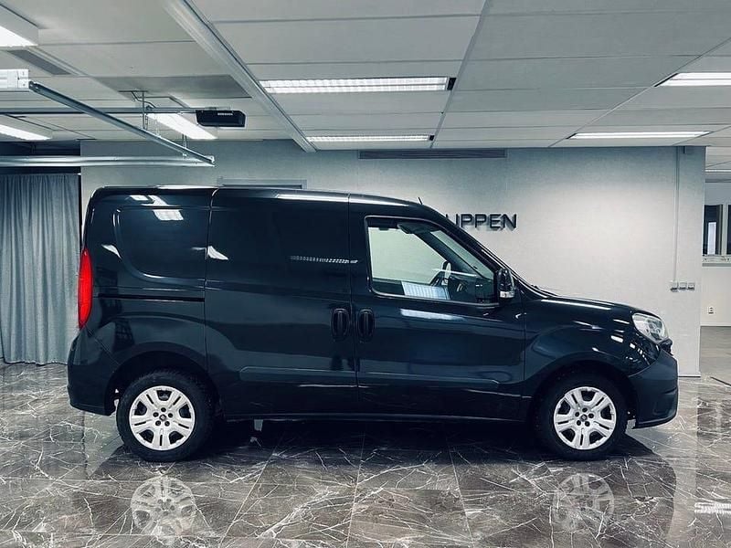 Begagnad Fiat Doblò 90 HK (66 kW) 2015 Svart Minibuss