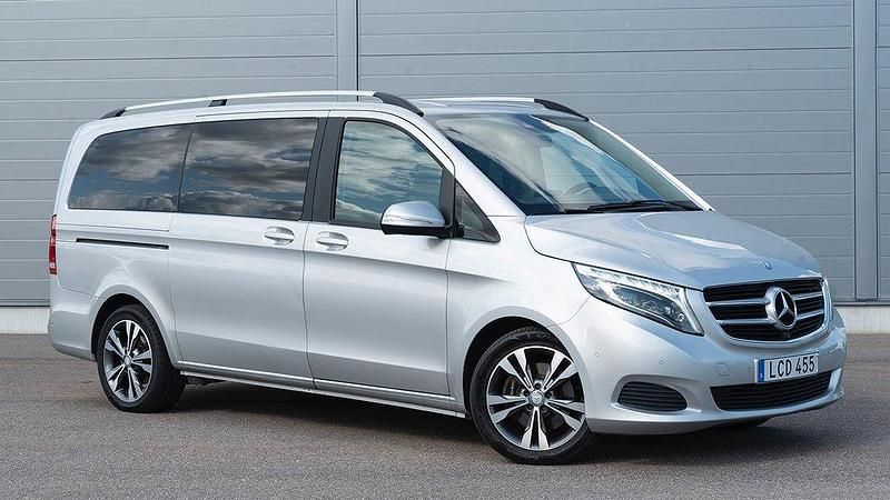 Silver Begagnad 2016 Mercedes V220 Minibuss | 379 000 kr (Marknadspris) - Bild 1/4