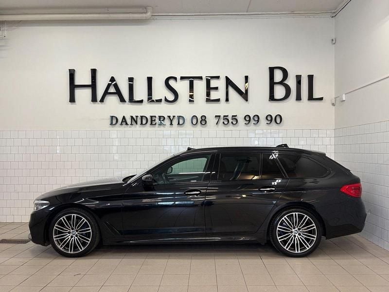 Svart Begagnad 2017 BMW 530 M Sport Kombi | 339 000 kr (Marknadspris) - Bild 1/4