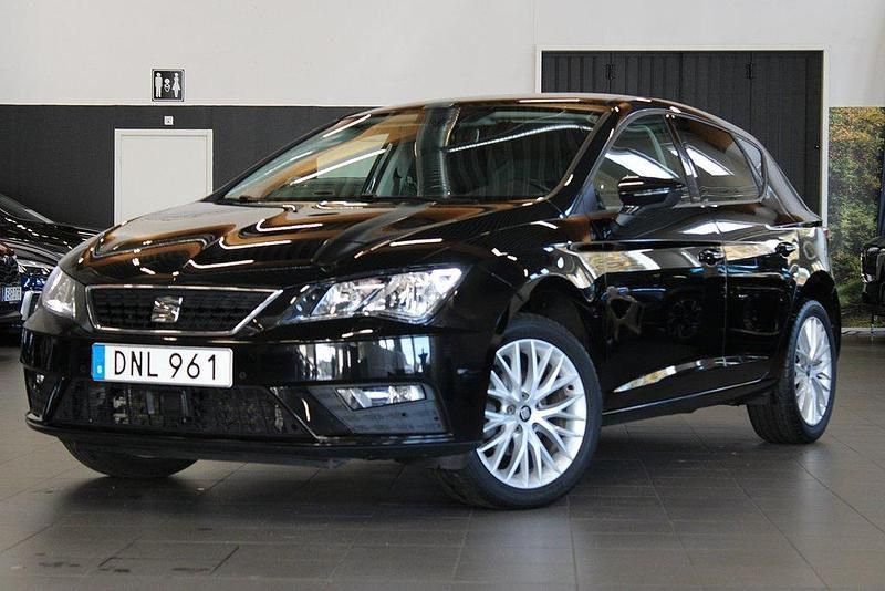 Svart Begagnad 2019 Seat Leon Style Halvkombi | 149 900 kr (Marknadspris) - Bild 1/4