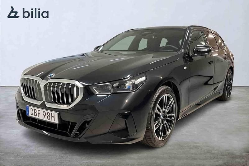 Svart Begagnad 2025 BMW 520 Kombi | 569 900 kr - Bild 1/1
