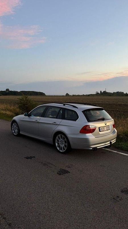 Grå Begagnad 2008 BMW 325 Advantage Kombi | 59 000 kr (Marknadspris) - Bild 1/4