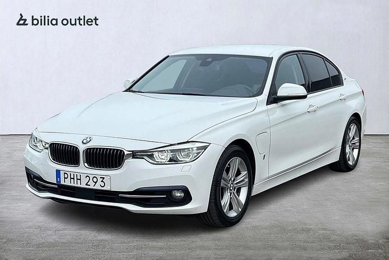 Begagnad BMW 330 Sport Line 252 HK (185 kW) 2017 Vit Sedan