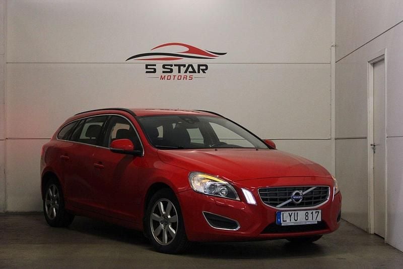 Röd Begagnad 2011 Volvo V60 Momentum Kombi | 67 900 kr (Marknadspris) - Bild 1/4