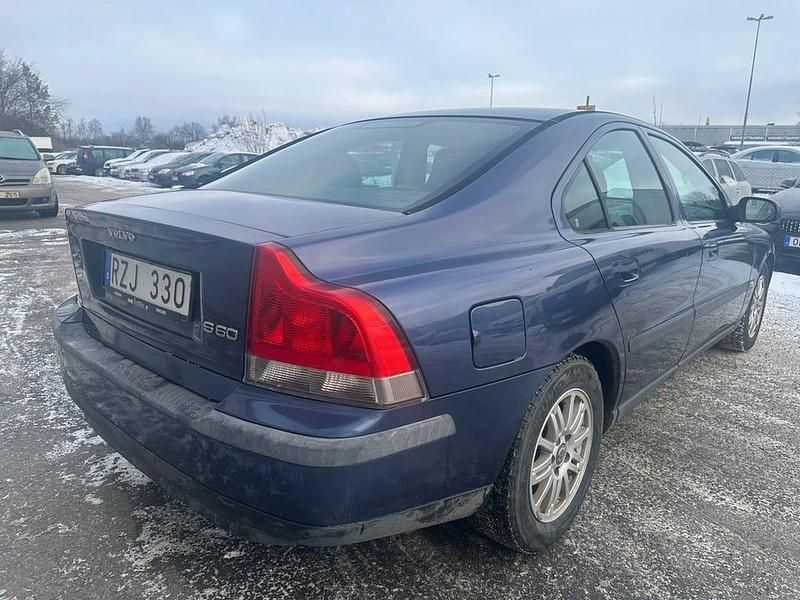 Begagnad Volvo S60 140 HK (102 kW) 2000 Mörkblå Sedan
