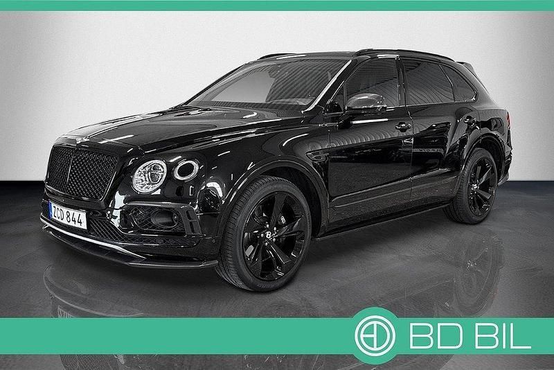Svart (svartmetallic) Begagnad 2017 Bentley Bentayga Mulliner SUV | 1 189 000 kr - Bild 1/3