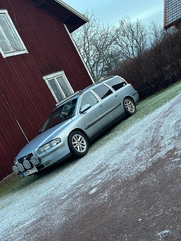 Begagnad 2000 Volvo V70 Kombi | 20 000 kr (Marknadspris) - Bild 1/4
