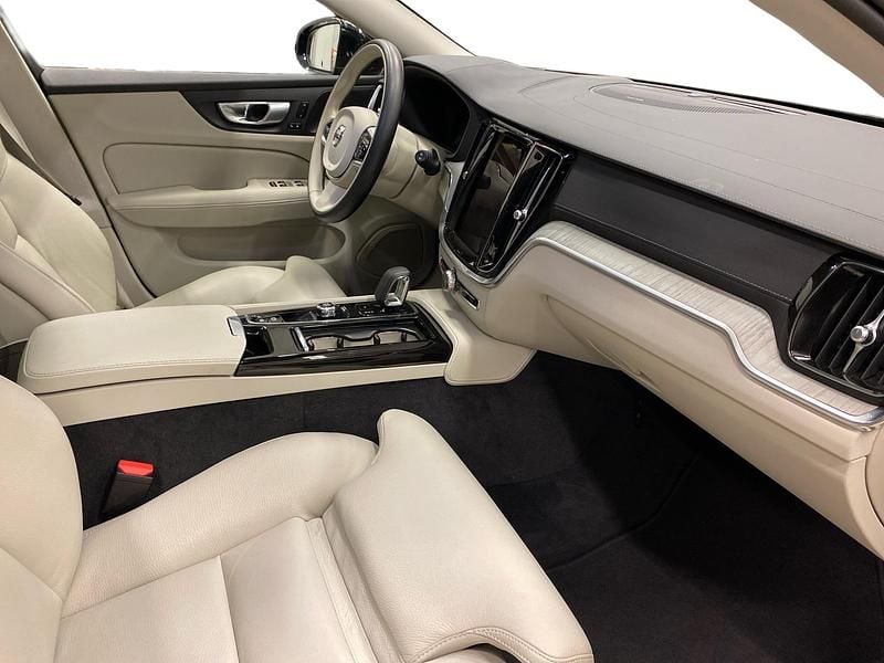 Begagnad Volvo V60 Ultimate 355 HK (261 kW) 2024 Svart Kombi