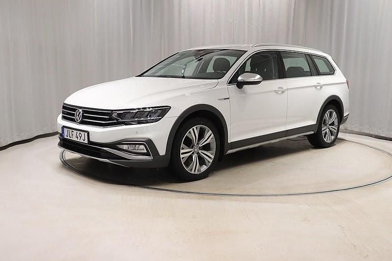 Vit Begagnad 2020 VW Passat Alltrack Kombi | 249 800 kr (Bra pris) - Bild 1/4