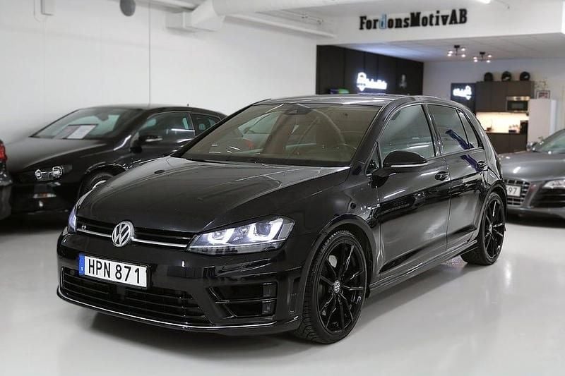 Svart Begagnad 2015 VW Golf VII R Halvkombi | 229 900 kr (Marknadspris) - Bild 1/4