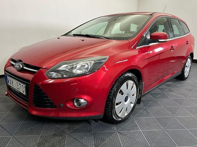 Röd Begagnad 2011 Ford Focus Kombi | 34 900 kr (Marknadspris) - Bild 1/4