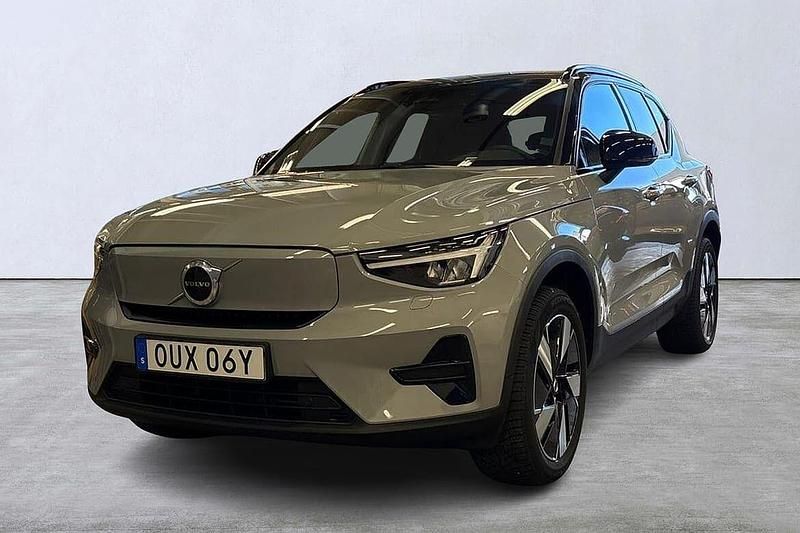 Grå Begagnad 2023 Volvo XC40 Core SUV | 399 900 kr - Bild 1/4