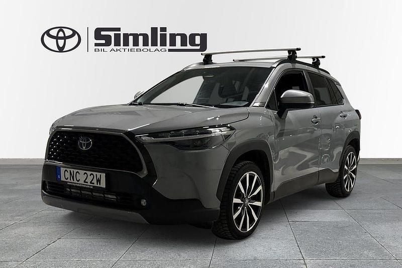 Begagnad Toyota Corolla Cross Style 197 HK (144 kW) 2023 Grå SUV