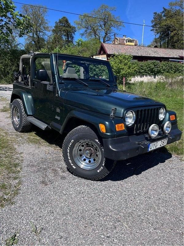 Grön Begagnad 2004 Jeep Wrangler Sahara SUV | 210 000 kr - Bild 1/4