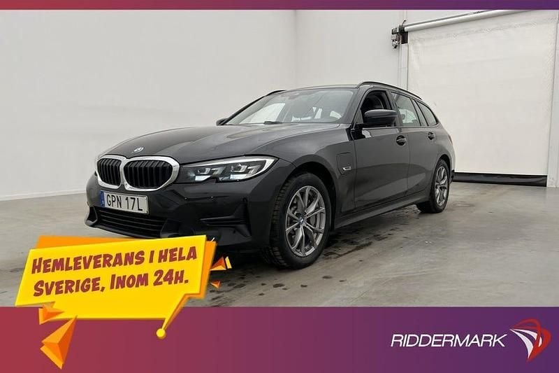 Svart Begagnad 2022 BMW 330 Sport Line Kombi | 299 600 kr - Bild 1/3