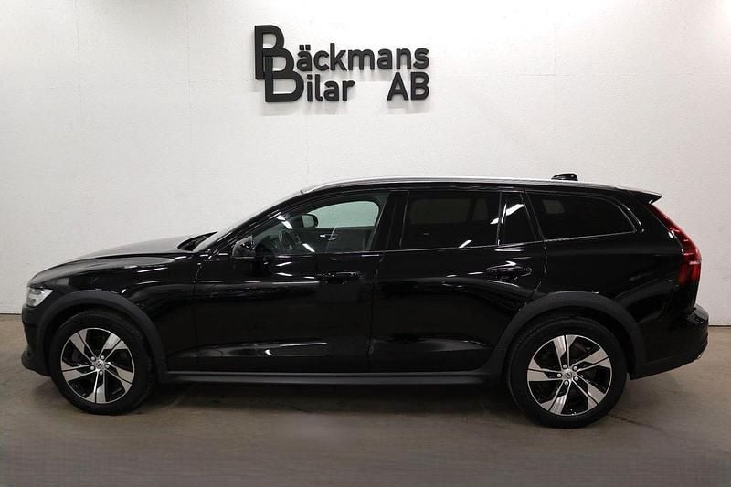 Svart Begagnad 2022 Volvo V60 CC Kombi | 314 000 kr (Bra pris) - Bild 1/4