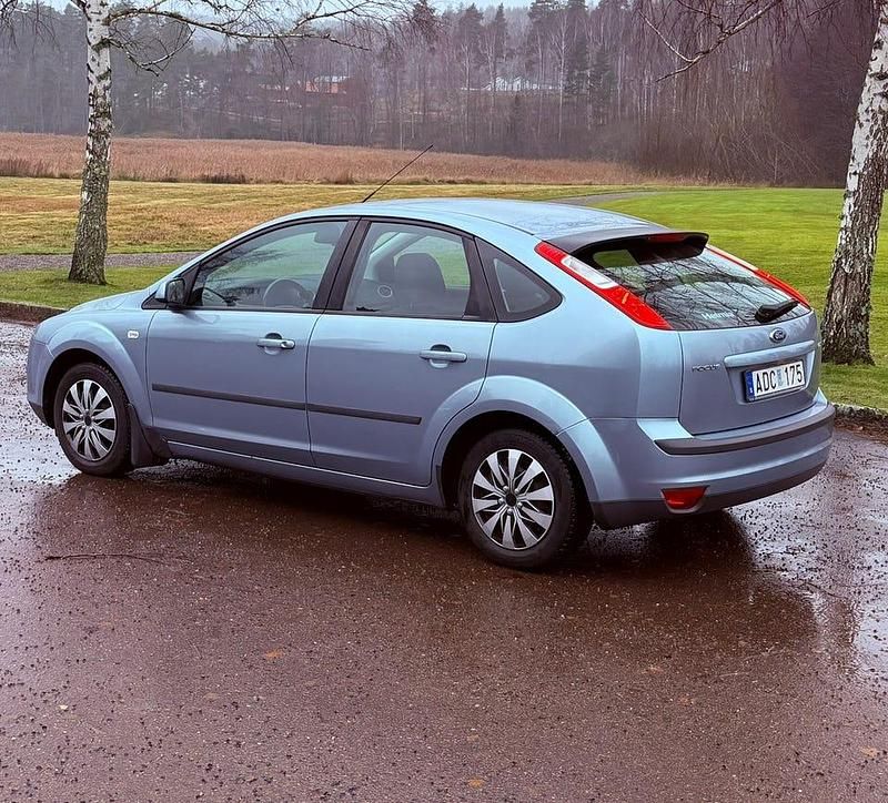 Begagnad 2007 Ford Focus Halvkombi | 27 000 kr (Marknadspris) - Bild 1/4