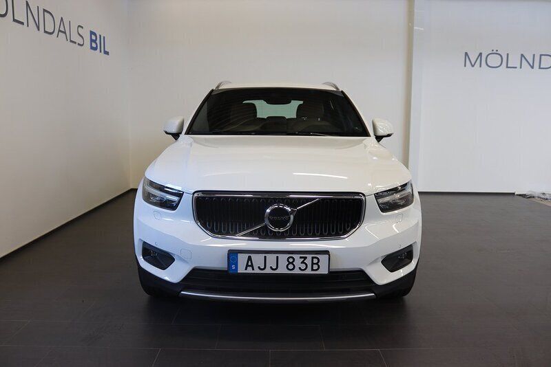 Begagnad Volvo XC40 Momentum 263 HK (193 kW) 2020 Vit SUV