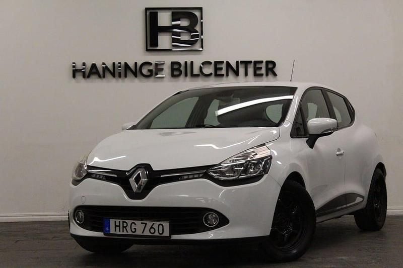 Vit Begagnad 2015 Renault Clio IV Halvkombi | 69 900 kr (Marknadspris) - Bild 1/4