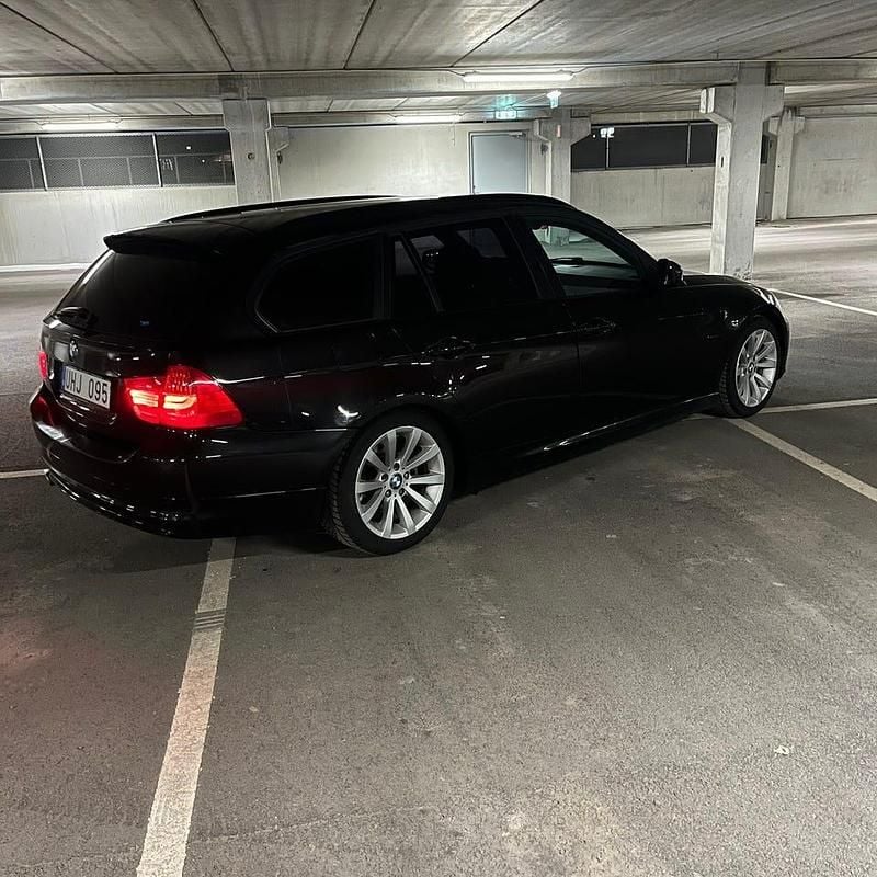 Begagnad BMW 320 184 HK (135 kW) 2011 Kombi