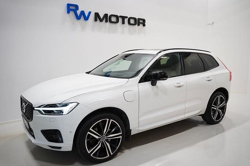 Vit Begagnad 2020 Volvo XC60 R-Design SUV | 374 900 kr (Marknadspris) - Bild 1/4