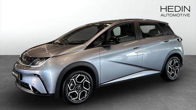 Grå (grey) Begagnad 2023 BYD Dolphin Comfort Halvkombi | 319 900 kr (Superpris) - Bild 1/4