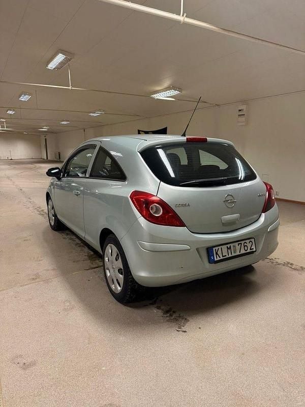 Begagnad Opel Corsa 75 HK (55 kW) 2008 Grå Halvkombi