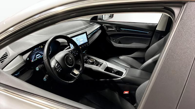 Begagnad MG MG5 EV Luxury 114 kW (156 HK) 2022 Grå (silver) Kombi