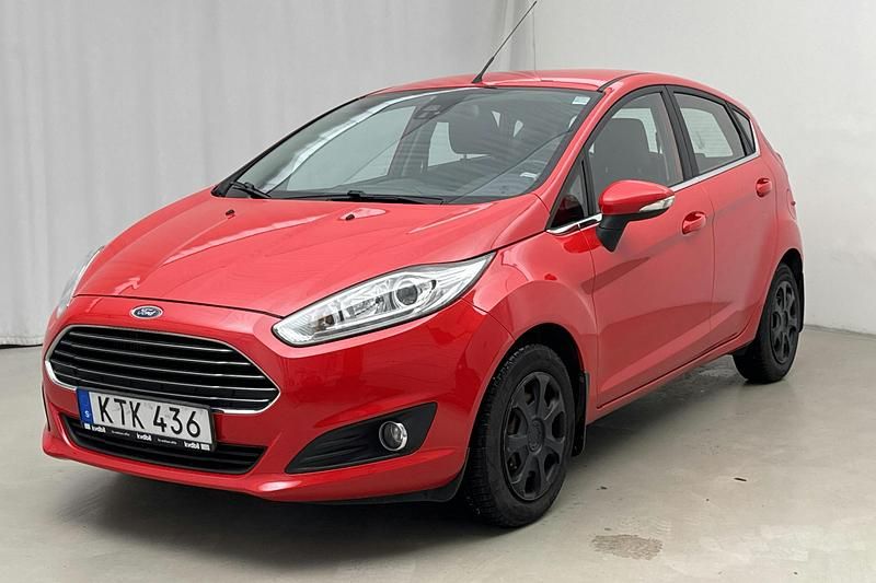 Röd Begagnad 2015 Ford Fiesta Titanium | 77 000 kr - Bild 1/4