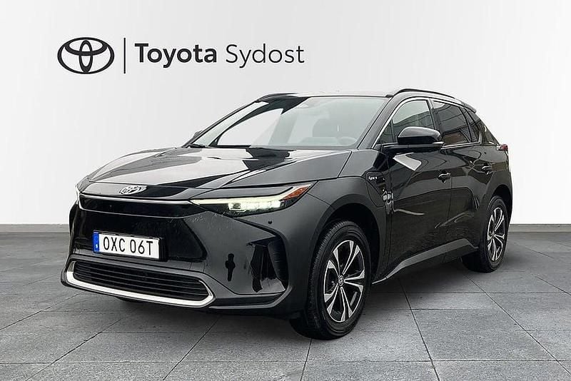 Svart Begagnad 2023 Toyota bZ4X Executive SUV | 399 000 kr (Marknadspris) - Bild 1/3