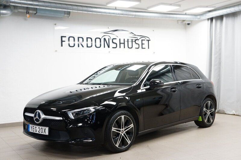 Svart Begagnad 2020 Mercedes A250 Halvkombi | 239 000 kr (Marknadspris) - Bild 1/4