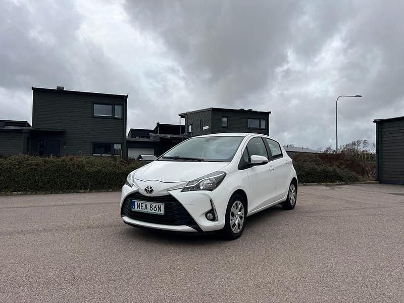 Begagnad 2017 Toyota Yaris Halvkombi | 135 000 kr (Marknadspris) - Bild 1/4