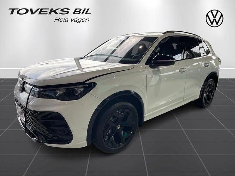Pure white Ny 2025 VW Tiguan R-line SUV | 519 000 kr (Marknadspris) - Bild 1/4