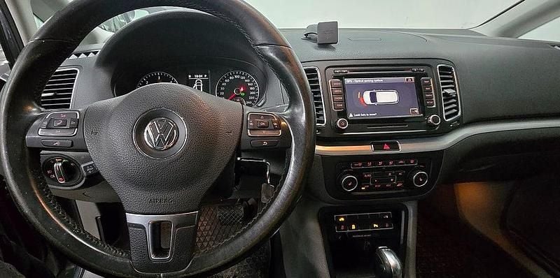 Begagnad VW Sharan 173 HK (127 kW) 2011 Grå Minibuss