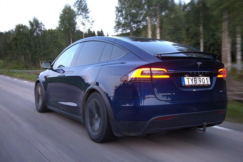Blå Begagnad 2018 Tesla Model X SUV | 265 000 kr (Bra pris) - Bild 1/4