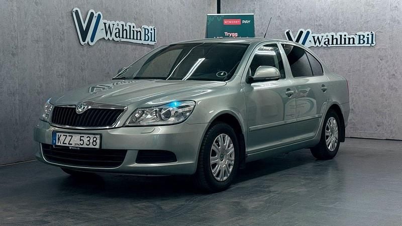 Ljusgrön (grön) Begagnad 2011 Skoda Octavia Ambiente Halvkombi | 69 900 kr (Marknadspris) - Bild 1/4