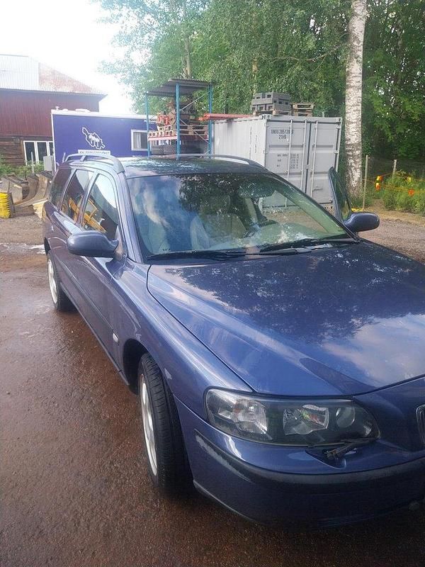 Blå Begagnad 2003 Volvo V70 Business Edition Kombi | 20 000 kr (Bra pris) - Bild 1/4