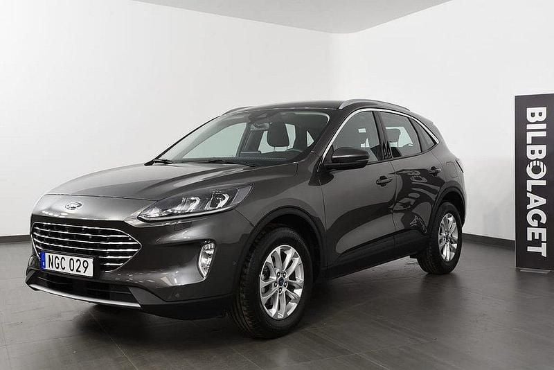 Grå Begagnad 2022 Ford Kuga Titanium SUV | 224 500 kr (Marknadspris) - Bild 1/4