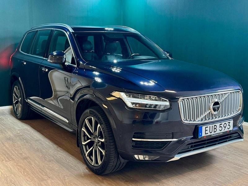 Mörkblå Begagnad 2016 Volvo XC90 Inscription SUV | 314 900 kr (Bra pris) - Bild 1/4