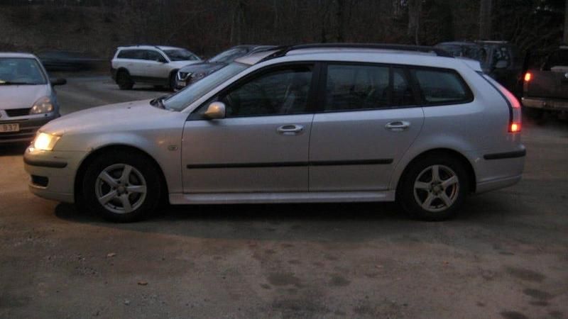 Ljusgrå Begagnad 2007 Saab 9-3 Linear Kombi | 21 900 kr (Dyr) - Bild 1/4