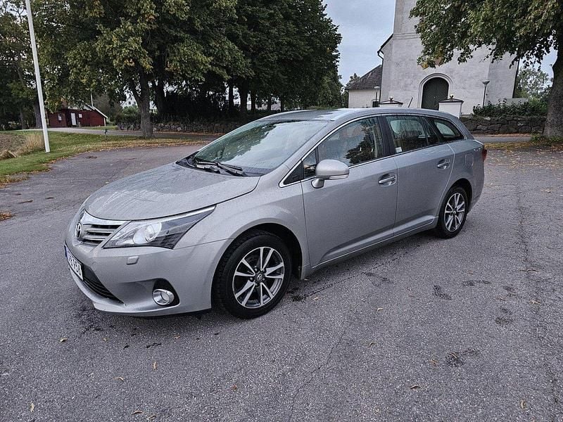 Grå Begagnad 2014 Toyota Avensis Kombi | 65 000 kr (Superpris) - Bild 1/4