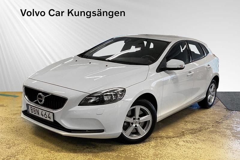 Begagnad Volvo V40 Business Edition 122 HK (89 kW) 2017 Vit Halvkombi
