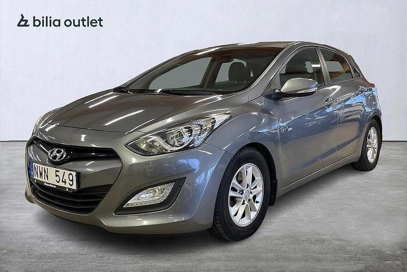 Grå Begagnad 2013 Hyundai i30 Halvkombi | 44 900 kr (Superpris) - Bild 1/4