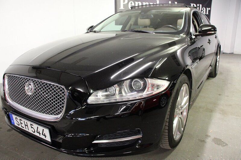 Svart Begagnad 2011 Jaguar XJ Sedan | 149 000 kr (Marknadspris) - Bild 1/4