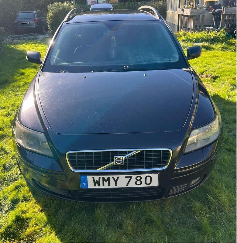 Svart Begagnad 2005 Volvo V50 Kinetic Kombi | 22 000 kr (Dyr) - Bild 1/4