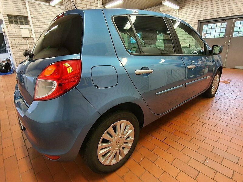 Begagnad Renault Clio R.S. R.S. 75 HK (55 kW) 2010 Blå Halvkombi