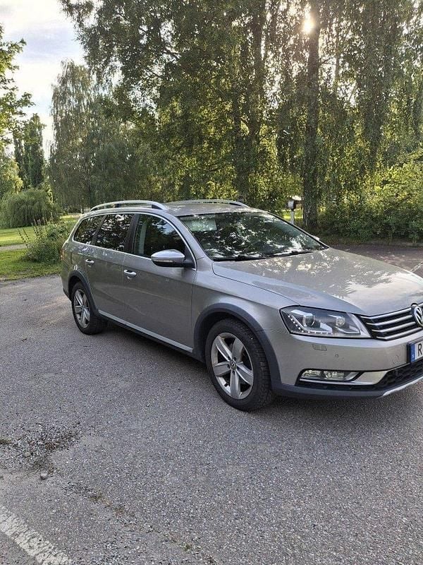 Silver Begagnad 2015 VW Passat Alltrack Kombi | 109 900 kr (Superpris) - Bild 1/4