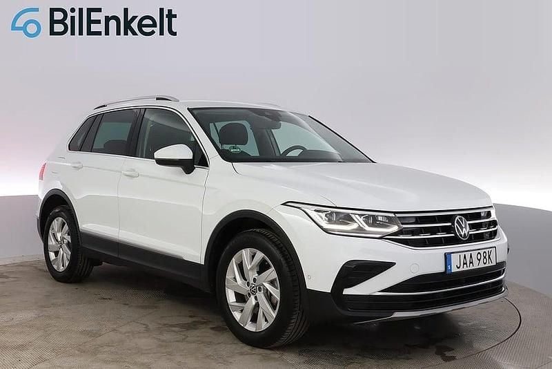 Vit Begagnad 2022 VW Tiguan SUV | 323 900 kr (Marknadspris) - Bild 1/4
