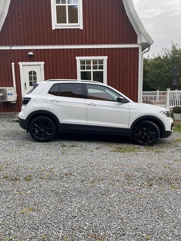 Vit Begagnad 2023 VW T-Cross GT SUV | 255 000 kr (Marknadspris) - Bild 1/4