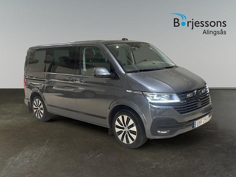 Grå Begagnad 2024 VW Multivan Highline Van | 769 900 kr (Dyr) - Bild 1/4